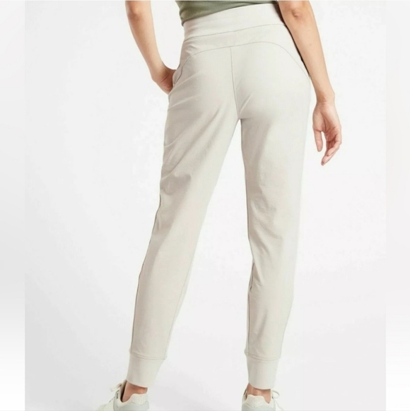 NWT ATHLETA Headlands Hybrid Trek Jogger, Abalone Ivory, size 14 - Picture 15 of 16